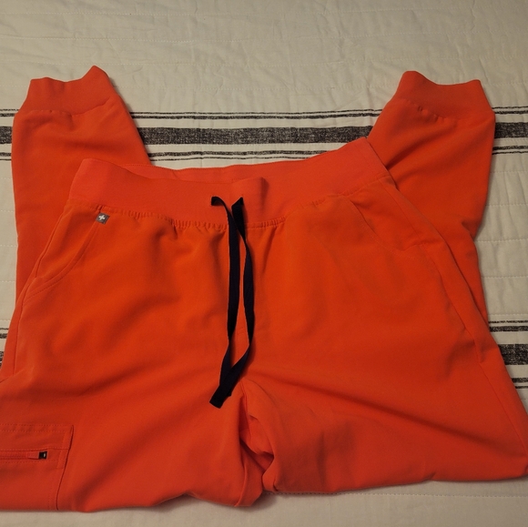 FIGS Fiery Coral Scrub Set With Matching Jacket Size L - Picture 6 of 7